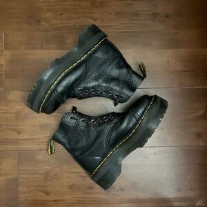 DR. MATRENS PLATFORM BOOTS in great condition